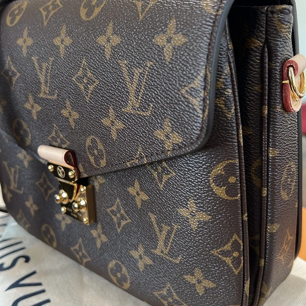 SOLD! Authentic Louis Vuitton Pochette Metis! - Picture 8 of 16